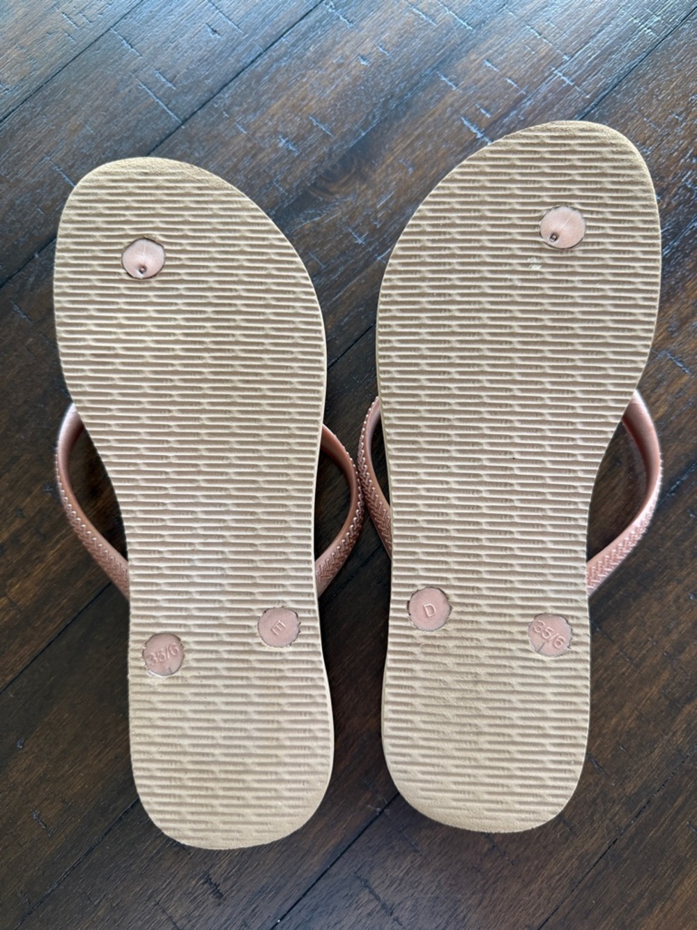 Havaianas Flip Flops with Rose Metallic Straps Size 6 (35-36) - Picture 4 of 5
